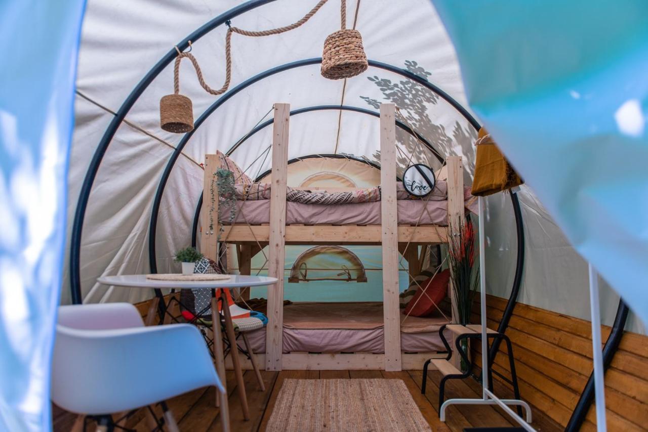 Luxury tent Dragonfly Gardens - The Wagons *